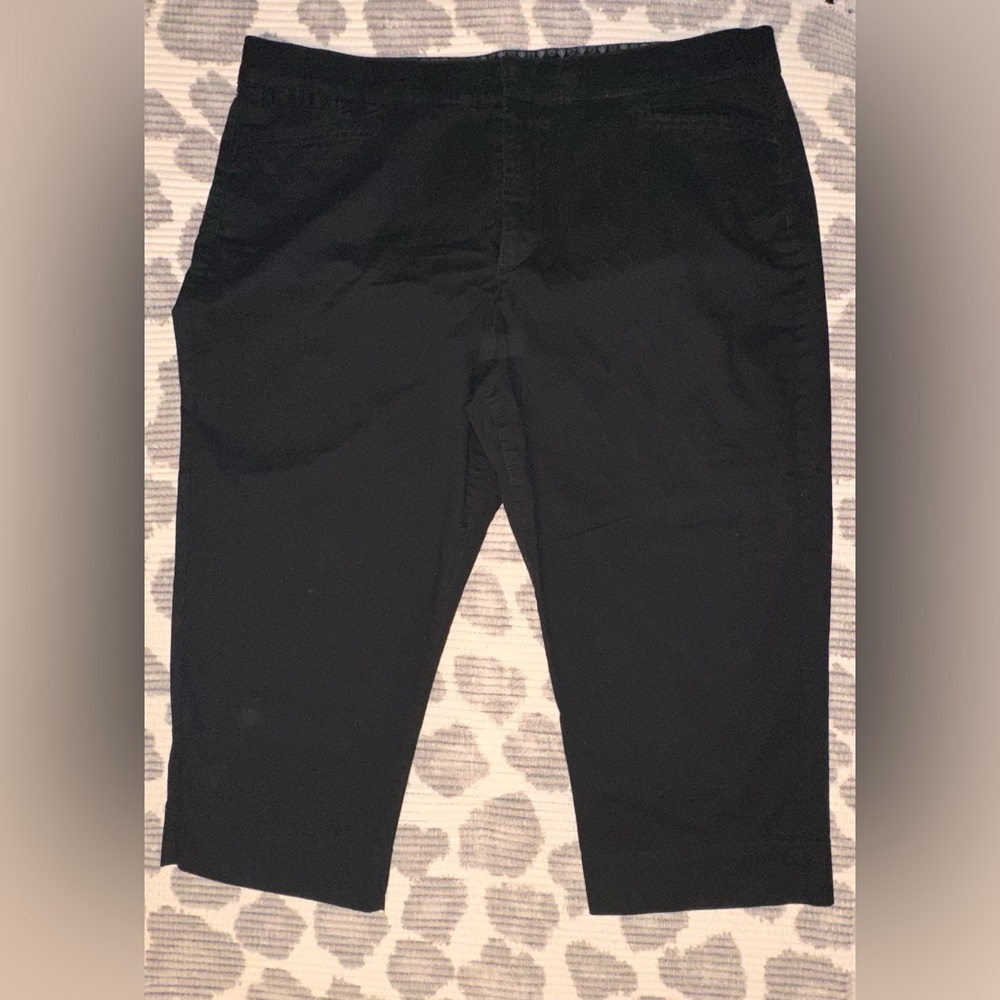 Classic Black Capris